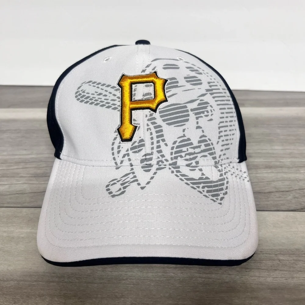 Pittsburgh Pirates Buccos MLB Baseball Cap Hat OSFM embroidered
